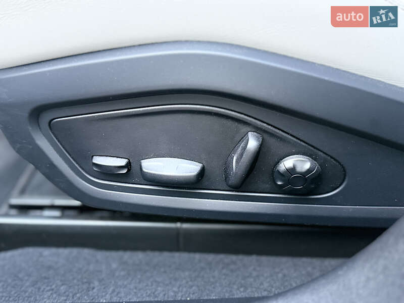 Седан Porsche Taycan 2022 в Киеве