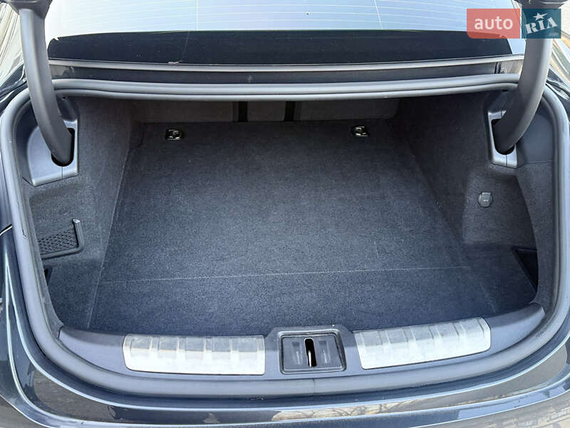 Седан Porsche Taycan 2022 в Киеве