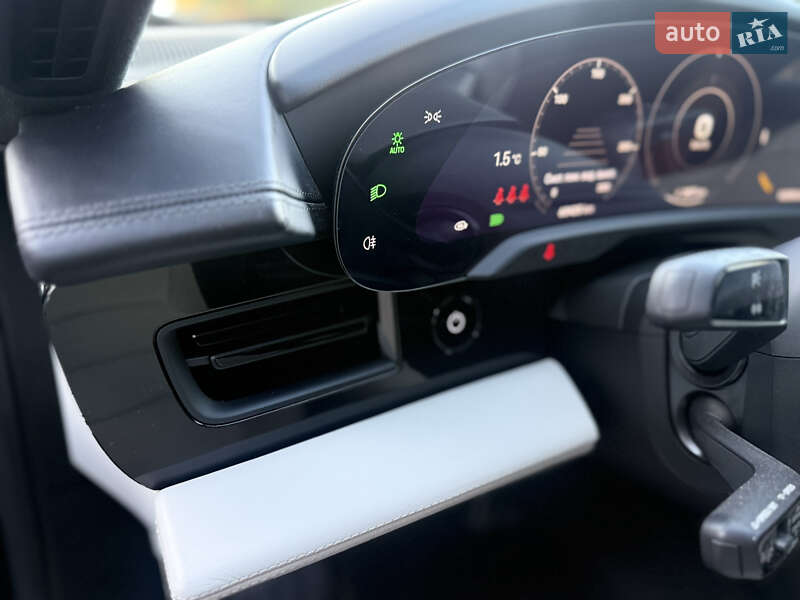 Седан Porsche Taycan 2022 в Киеве