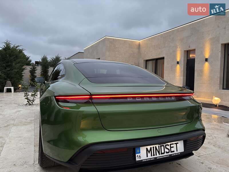 Седан Porsche Taycan 2020 в Одесі