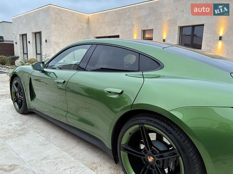 Седан Porsche Taycan 2020 в Одесі