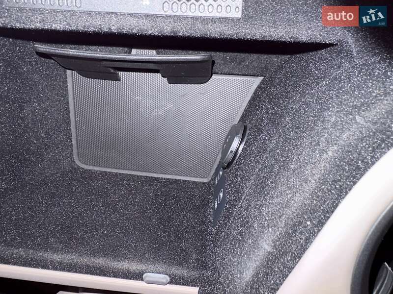 Седан Porsche Taycan 2020 в Одесі