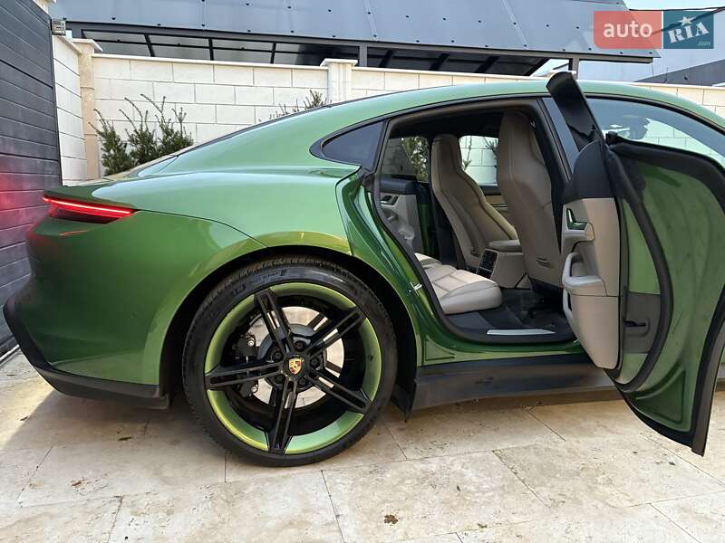Седан Porsche Taycan 2020 в Одесі