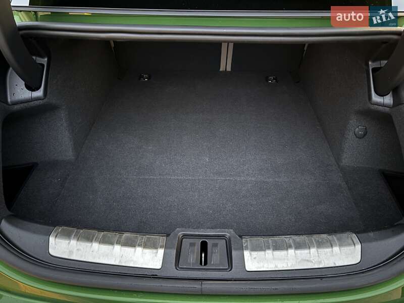 Седан Porsche Taycan 2020 в Одесі