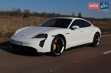 Седан Porsche Taycan 2020 в Києві