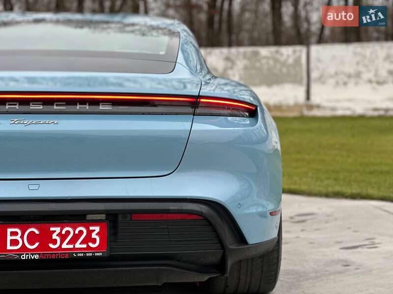 Седан Porsche Taycan 2022 в Луцьку