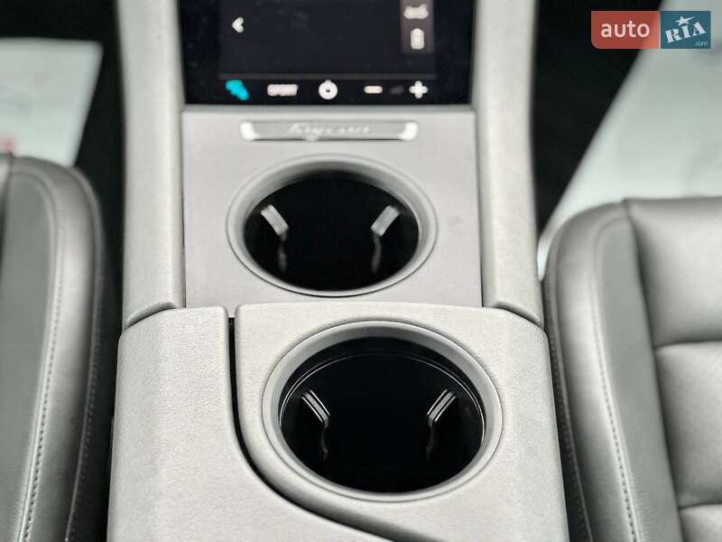 Седан Porsche Taycan 2022 в Луцьку