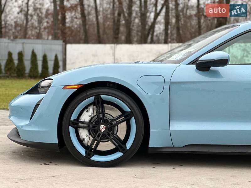 Седан Porsche Taycan 2022 в Луцьку