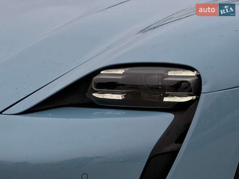 Седан Porsche Taycan 2022 в Луцьку