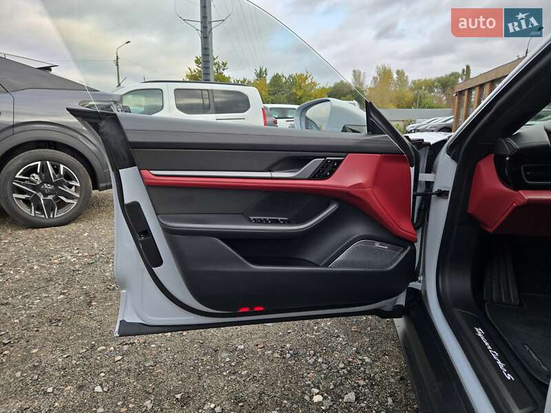 Седан Porsche Taycan 2021 в Киеве фото 26 Седан Porsche Taycan 2021 в Киеве