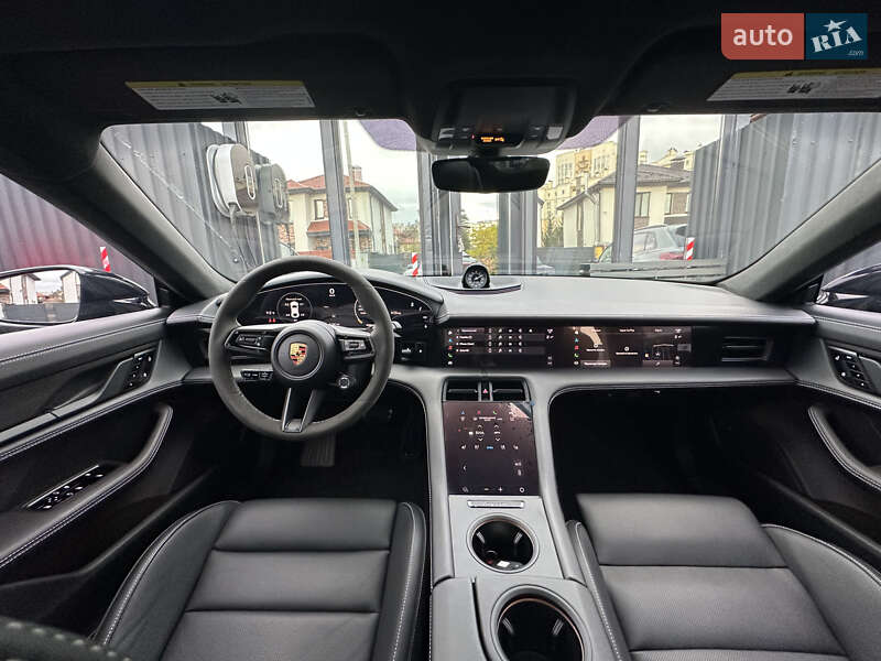 Седан Porsche Taycan 2021 в Киеве