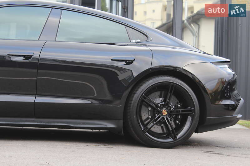 Седан Porsche Taycan 2021 в Киеве
