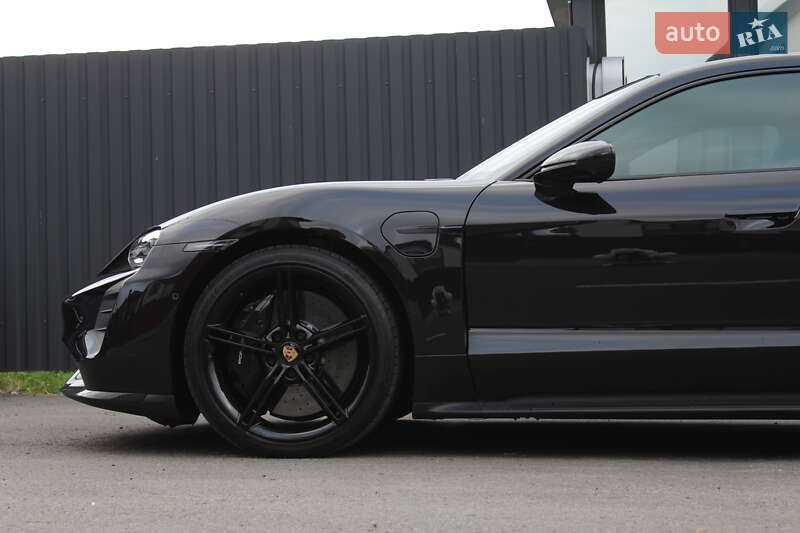 Седан Porsche Taycan 2021 в Киеве