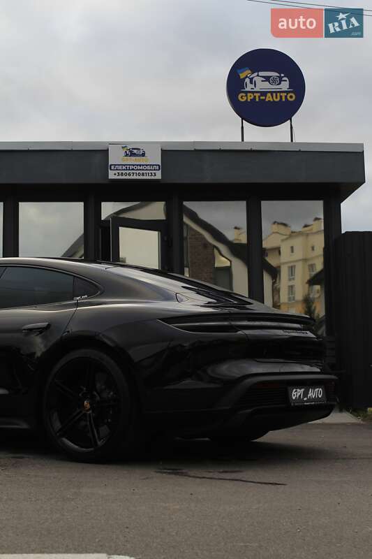 Седан Porsche Taycan 2021 в Киеве