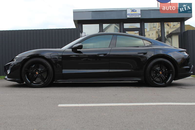 Седан Porsche Taycan 2021 в Киеве