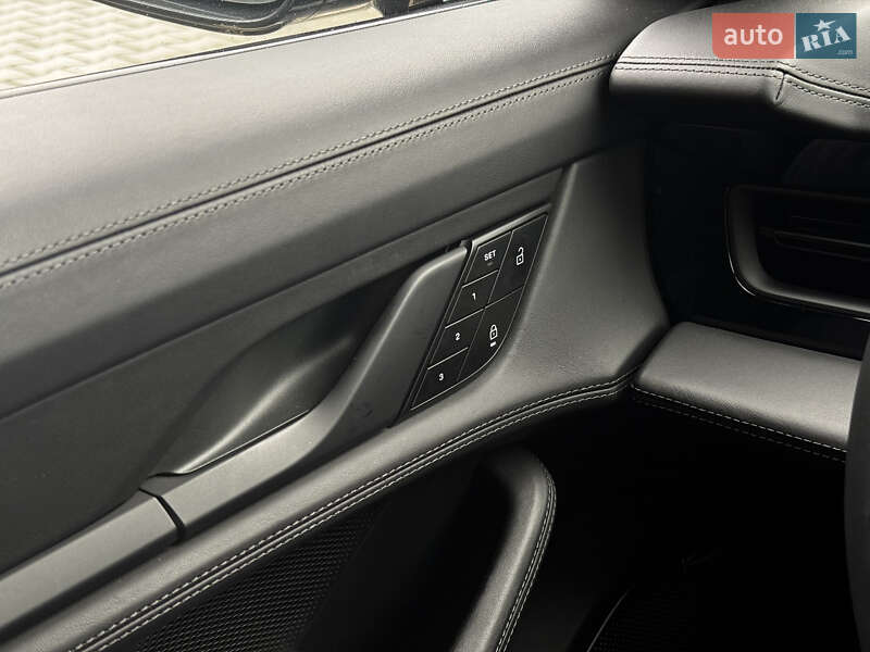 Седан Porsche Taycan 2021 в Киеве