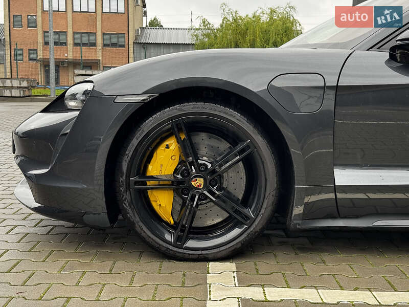 Седан Porsche Taycan 2021 в Киеве
