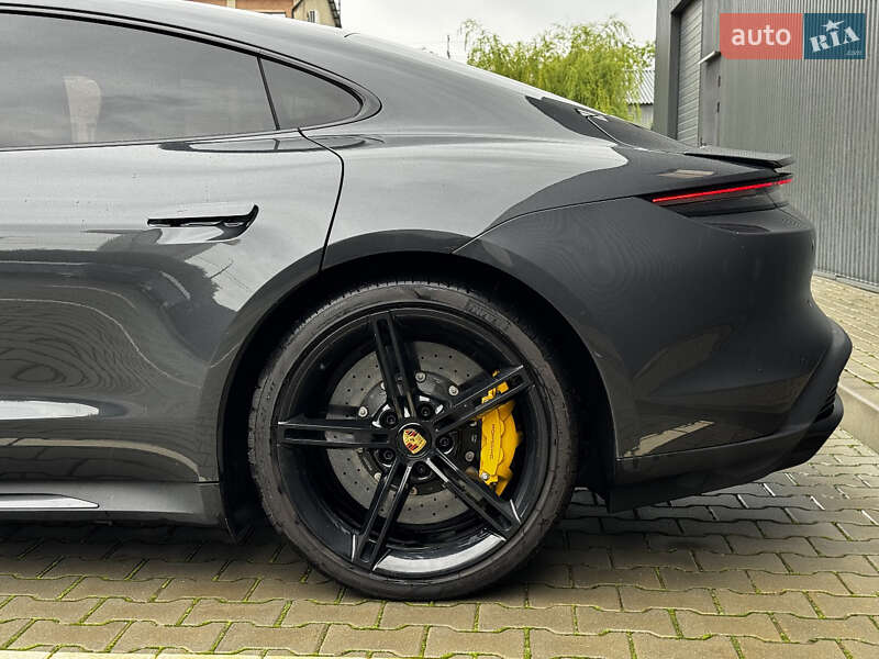 Седан Porsche Taycan 2021 в Киеве