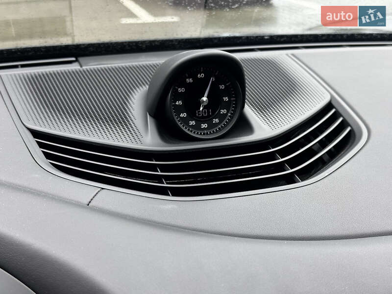 Седан Porsche Taycan 2021 в Киеве