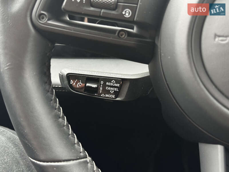 Седан Porsche Taycan 2021 в Киеве