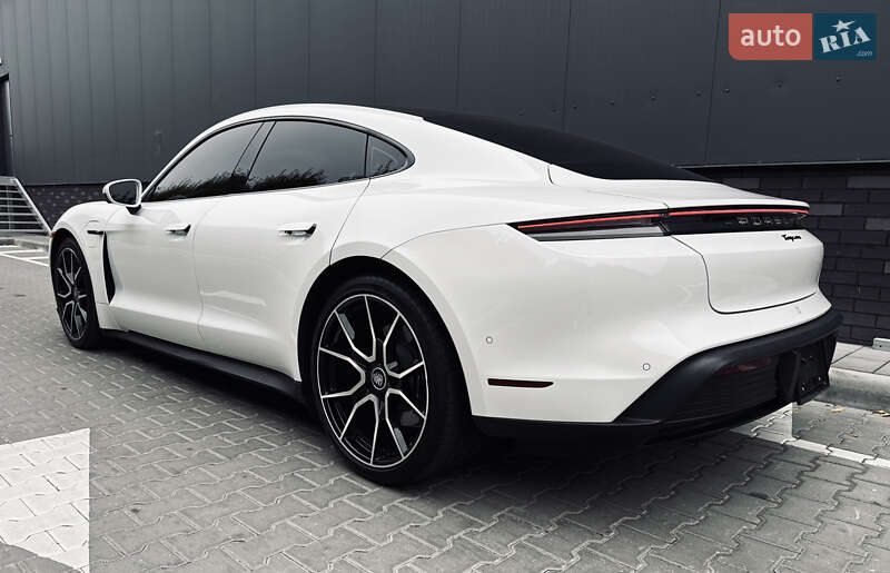 Седан Porsche Taycan 2024 в Киеве