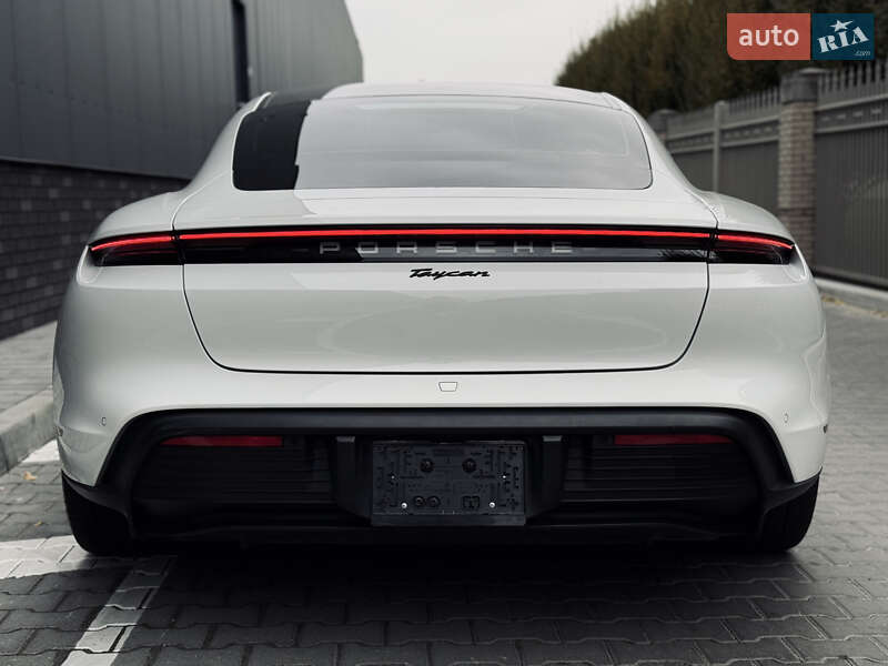 Седан Porsche Taycan 2024 в Киеве