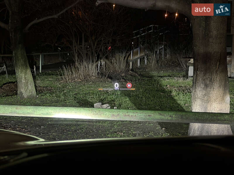 Седан Porsche Taycan 2024 в Киеве