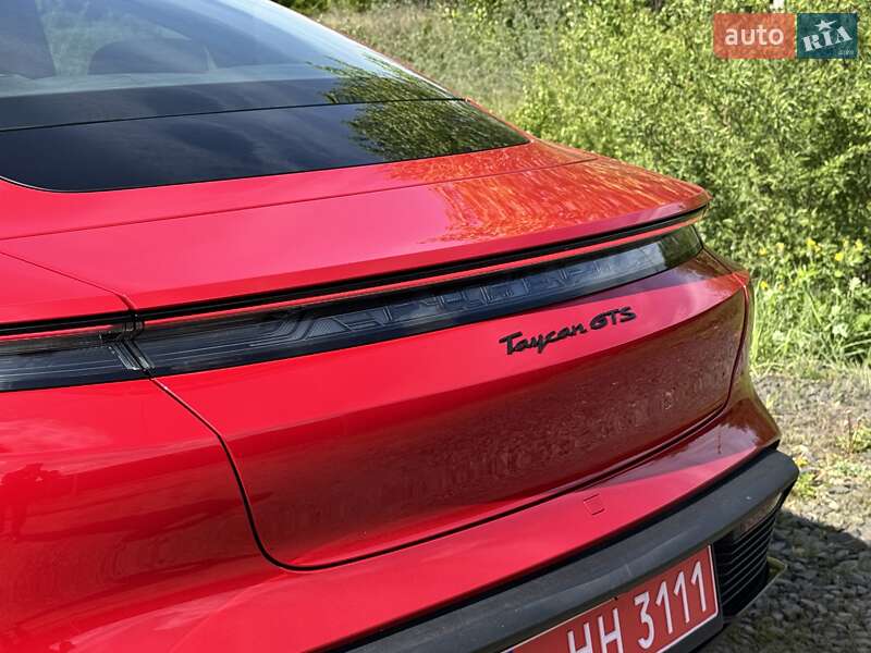 Седан Porsche Taycan 2022 в Києві