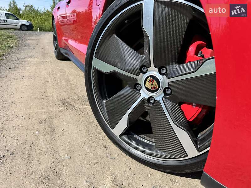 Седан Porsche Taycan 2022 в Києві