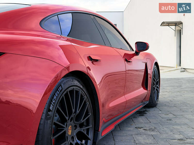 Седан Porsche Taycan 2020 в Луцке