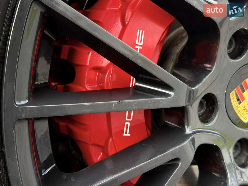 Седан Porsche Taycan 2020 в Луцке