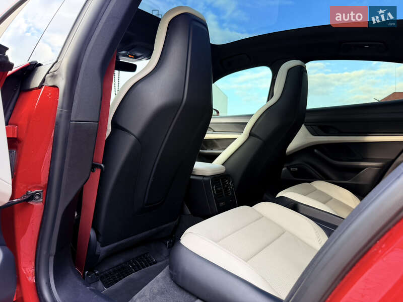 Седан Porsche Taycan 2020 в Луцке