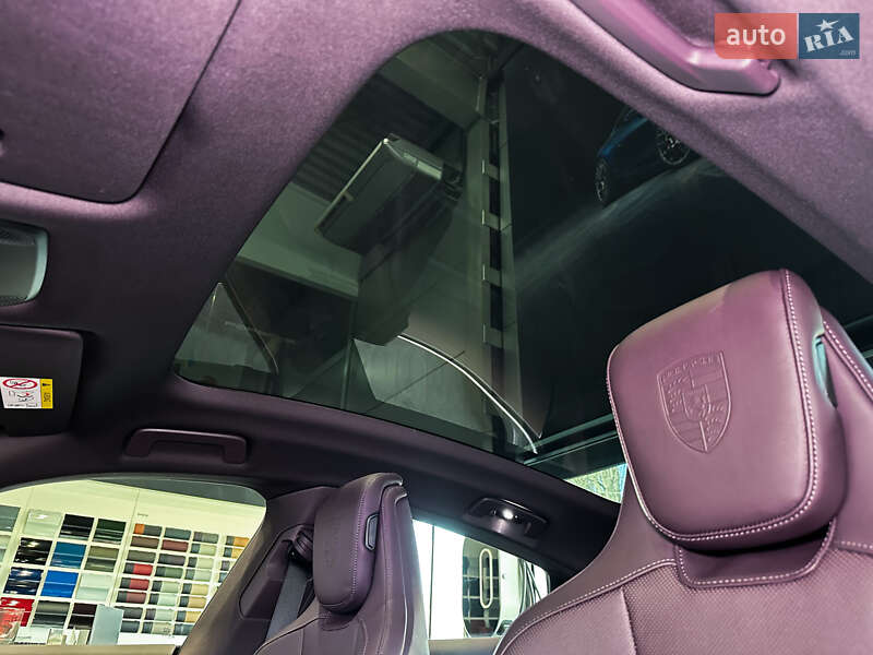 Седан Porsche Taycan 2025 в Одессе