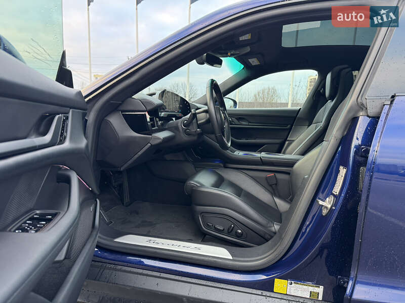 Седан Porsche Taycan 2020 в Киеве