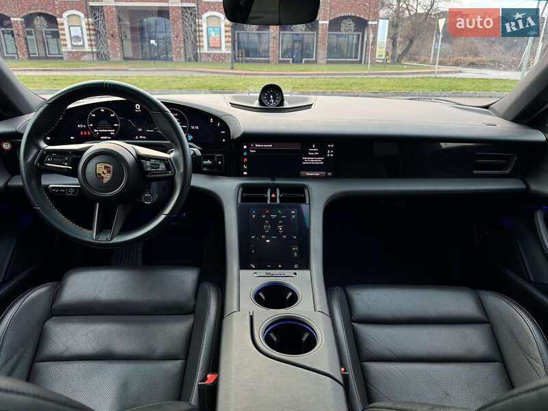 Седан Porsche Taycan 2020 в Киеве