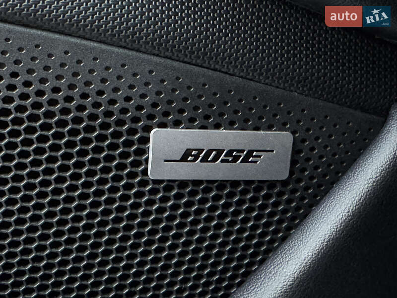 Седан Porsche Taycan 2020 в Киеве