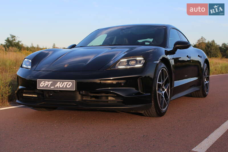 Седан Porsche Taycan 2024 в Киеве