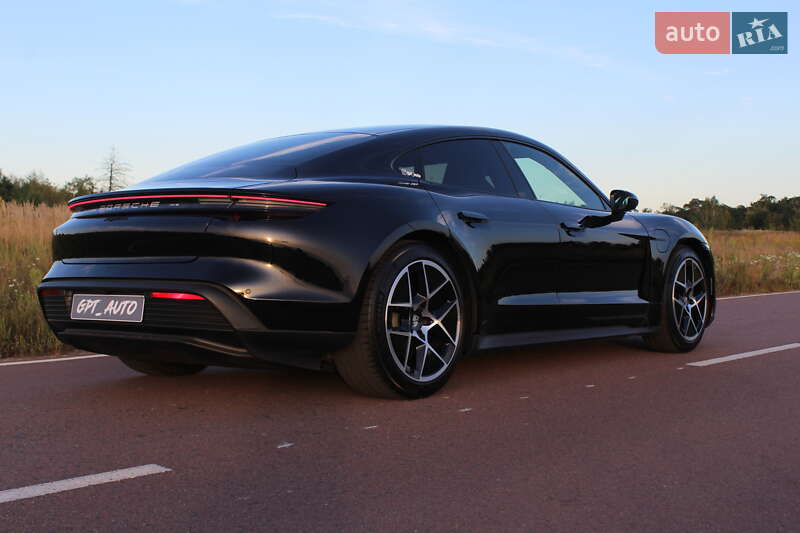 Седан Porsche Taycan 2024 в Киеве