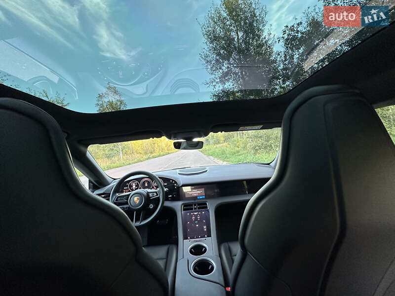 Седан Porsche Taycan 2024 в Киеве