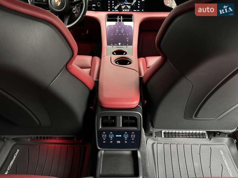 Седан Porsche Taycan 2023 в Дніпрі
