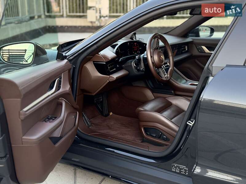 Седан Porsche Taycan 2022 в Києві