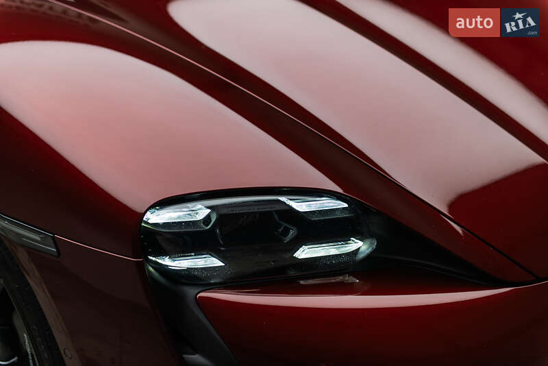 Седан Porsche Taycan 2021 в Мукачево