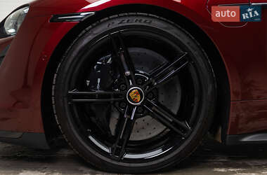 Седан Porsche Taycan 2021 в Мукачево