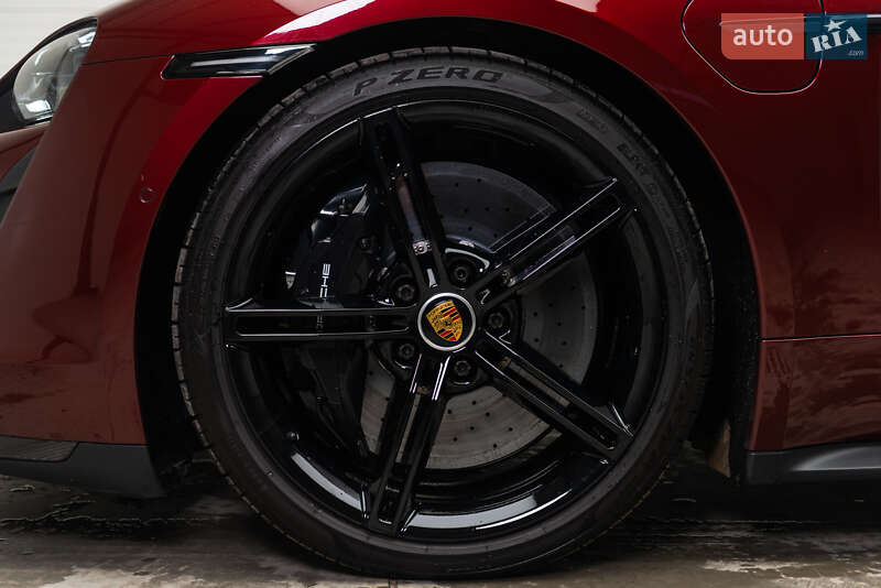 Седан Porsche Taycan 2021 в Мукачево