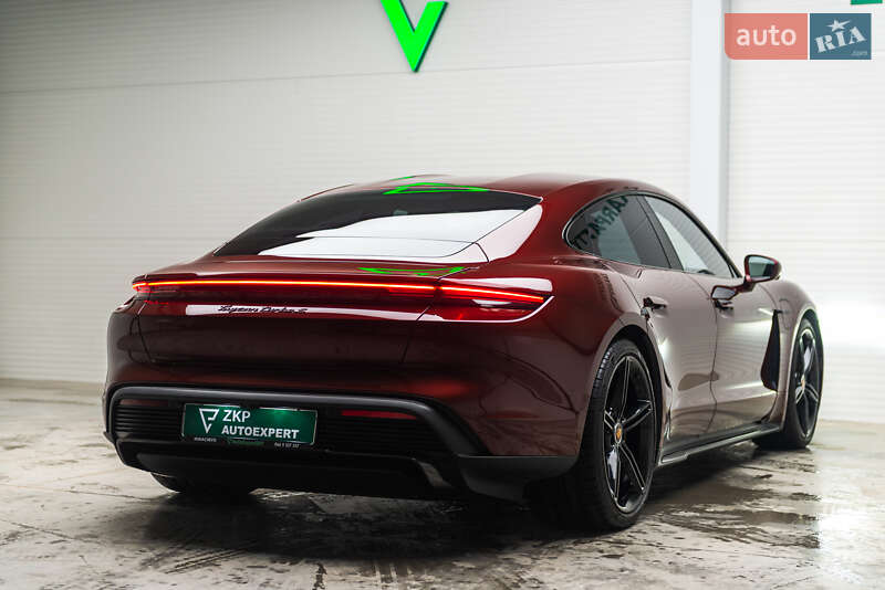 Седан Porsche Taycan 2021 в Мукачево