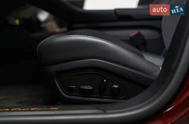 Седан Porsche Taycan 2021 в Мукачево