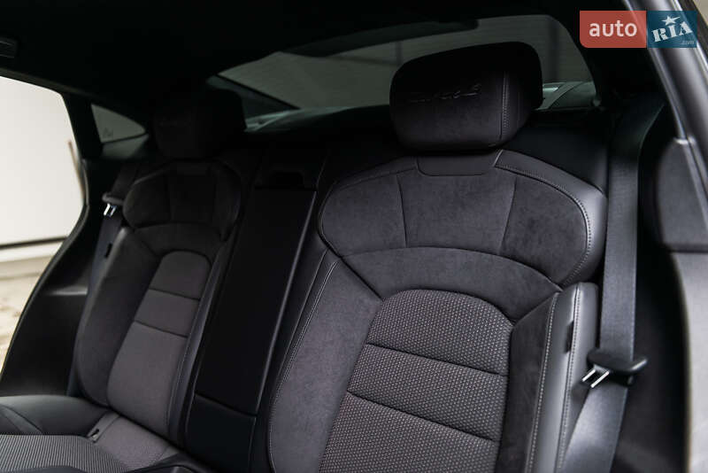 Седан Porsche Taycan 2021 в Мукачево