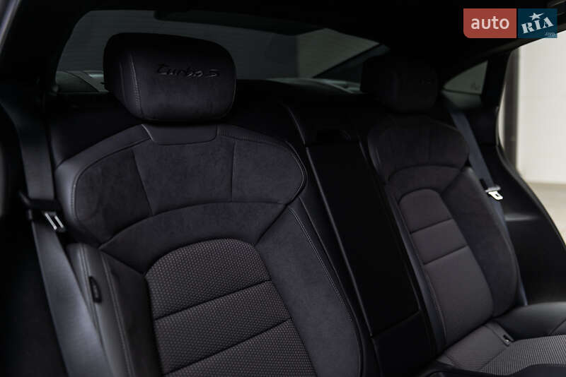 Седан Porsche Taycan 2021 в Мукачево