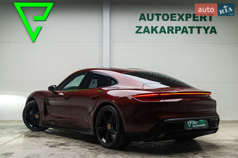 Седан Porsche Taycan 2021 в Мукачево