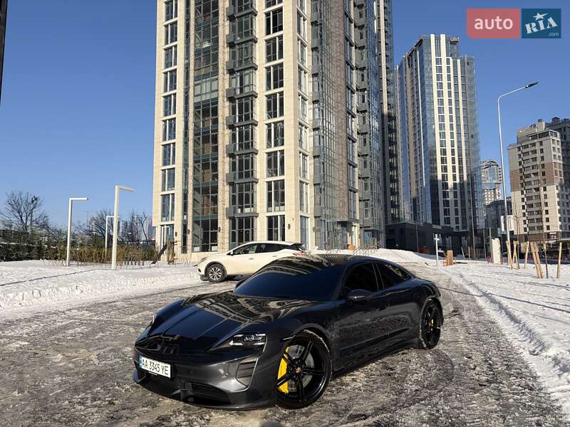 Седан Porsche Taycan 2021 в Киеве